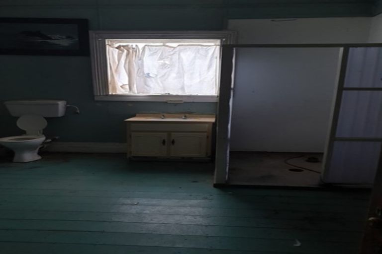 Photo of property in 52 Railway Street, Eltham, 4322