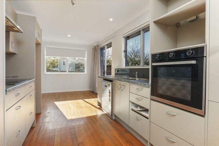 Photo of property in 158 Cascades Road, Pakuranga Heights, Auckland, 2010