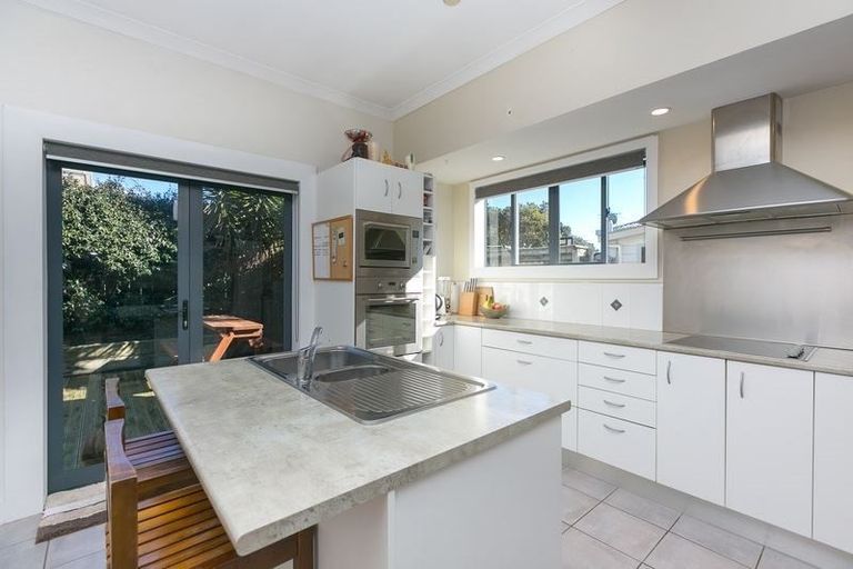 Photo of property in 12 Richmond Street, Fitzroy, New Plymouth, 4312