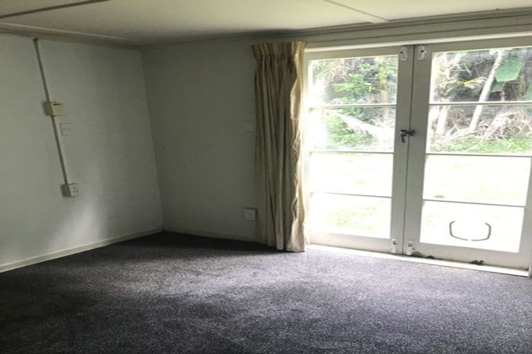 Photo of property in 233 Portage Road, Green Bay, Auckland, 0604