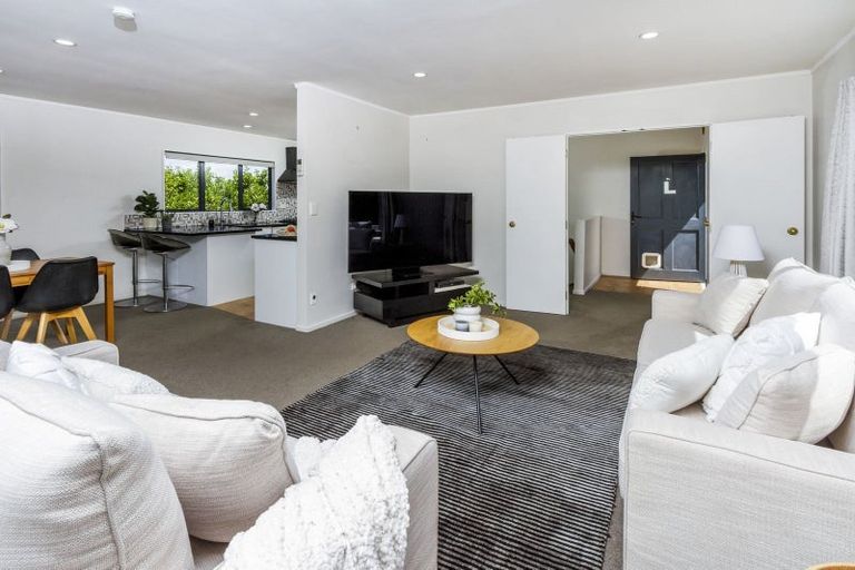 Photo of property in 9l View Road, Glenfield, Auckland, 0627