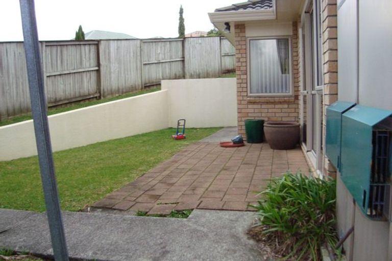 Photo of property in 35 Calypso Way, Unsworth Heights, Auckland, 0632