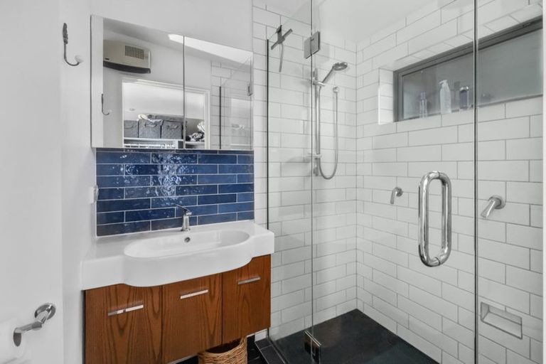 Photo of property in 33 Marama Crescent, Mount Pleasant, Christchurch, 8081