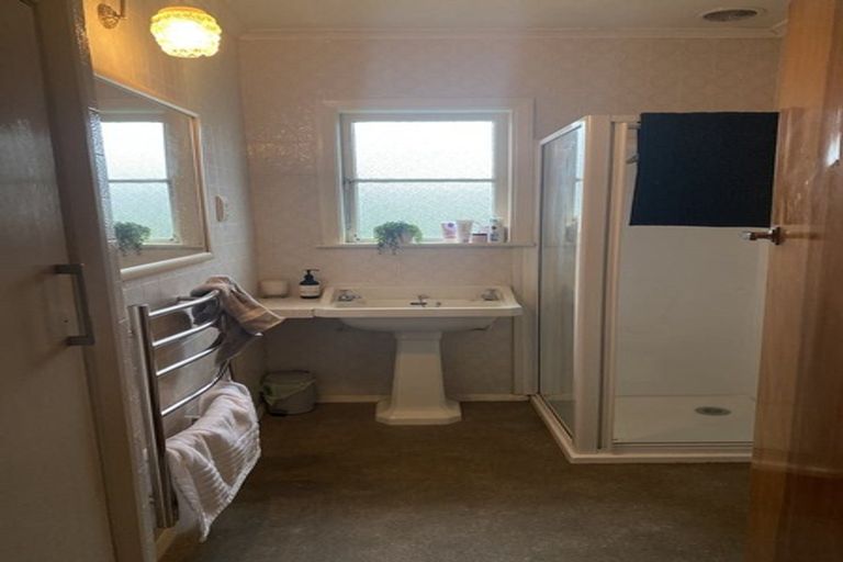 Photo of property in 15 Oxford Crescent, Ebdentown, Upper Hutt, 5018