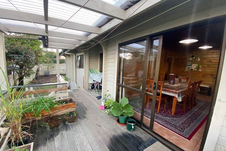 Photo of property in 10 Lagoon Way, West Harbour, Auckland, 0618