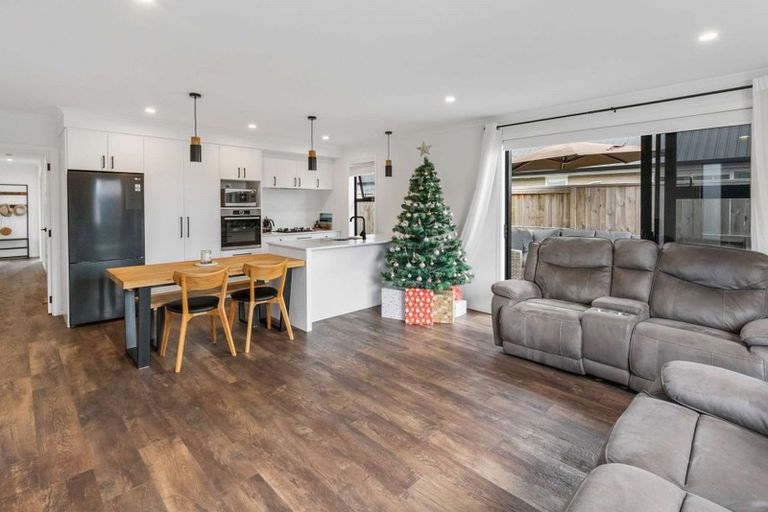 Photo of property in 2 Kaitaka Way, Papamoa, 3118