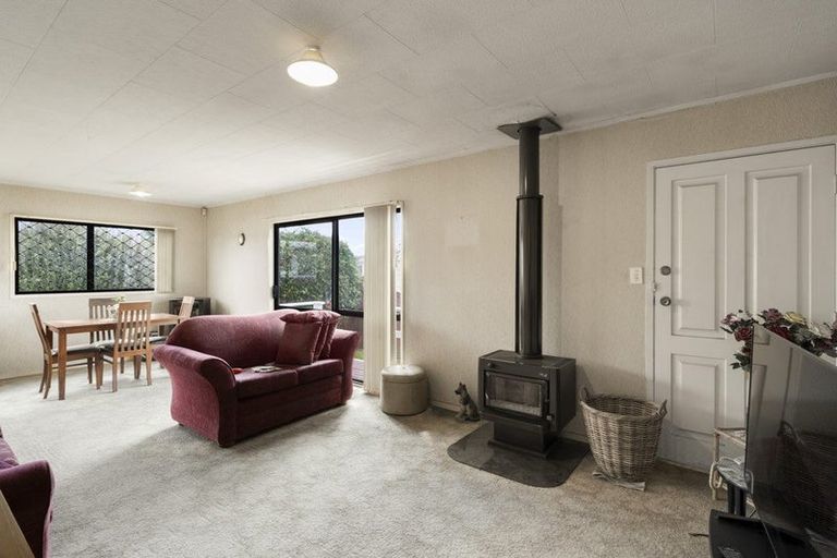 Photo of property in 1/81 Redcrest Avenue, Red Hill, Papakura, 2110