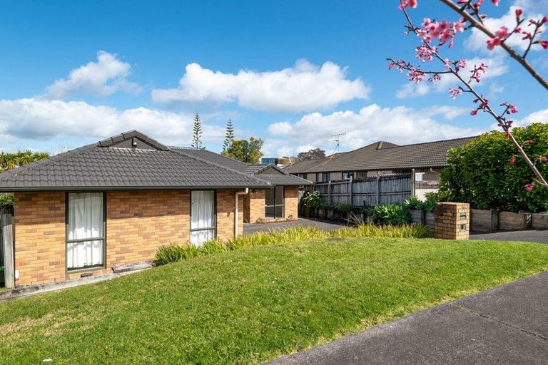 Photo of property in 29 Hugh Green Drive, Pinehill, Auckland, 0632