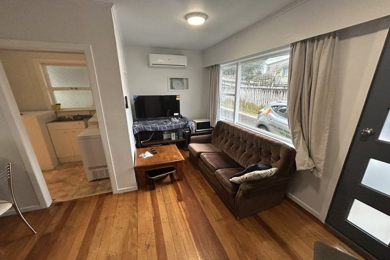 Photo of property in 2/16 Kaponga Crescent, New Lynn, Auckland, 0600