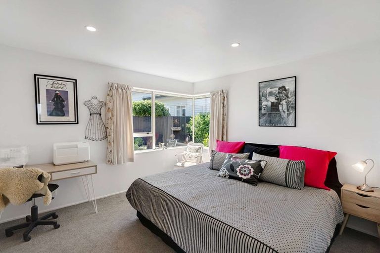 Photo of property in 2/49 Sawyers Arms Road, Northcote, Christchurch, 8052