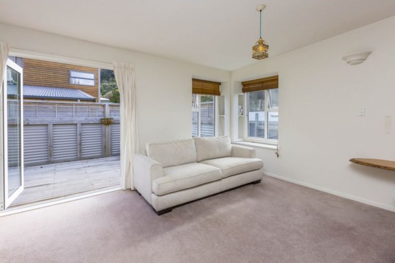 Photo of property in 64 Pinehaven Road, Pinehaven, Upper Hutt, 5019