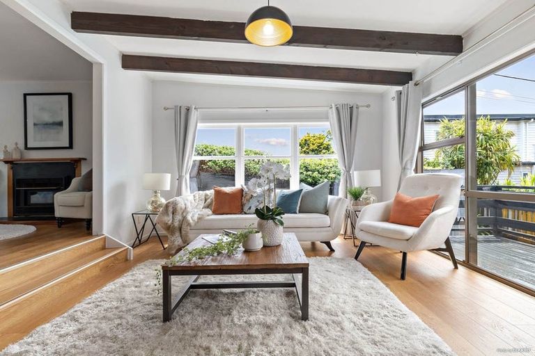 Photo of property in 2/20 Hogans Road, Glenfield, Auckland, 0629