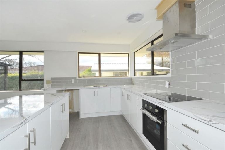 Photo of property in 28 Chipping Lane, Redwood, Christchurch, 8051