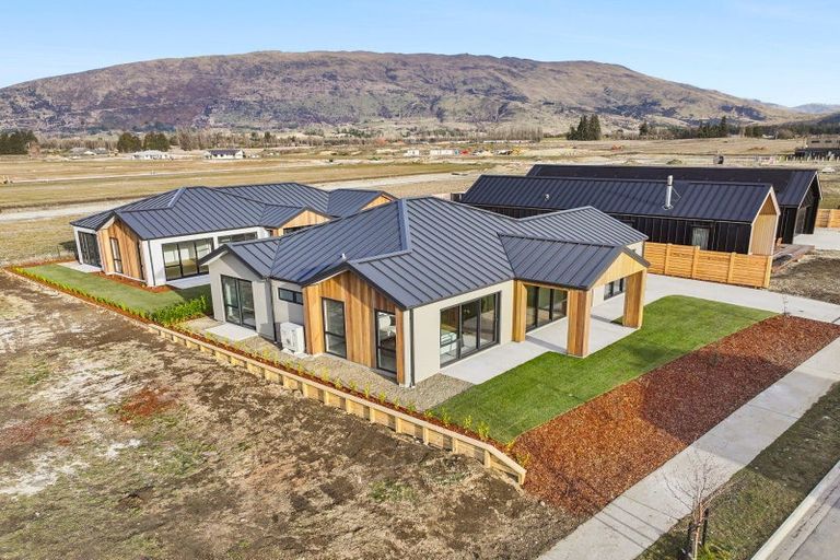Photo of property in 14a Marjon Drive, Wanaka, 9305