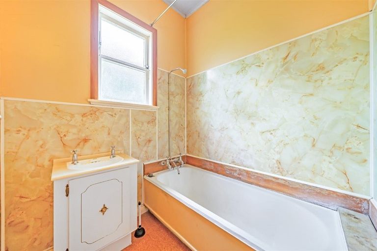 Photo of property in 13 Pirie Crescent, Moera, Lower Hutt, 5010