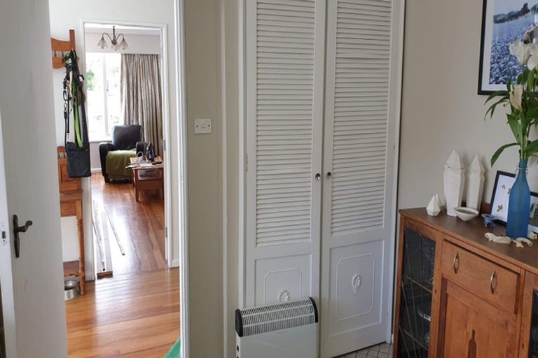 Photo of property in 176 George Street, Stokes Valley, Lower Hutt, 5019