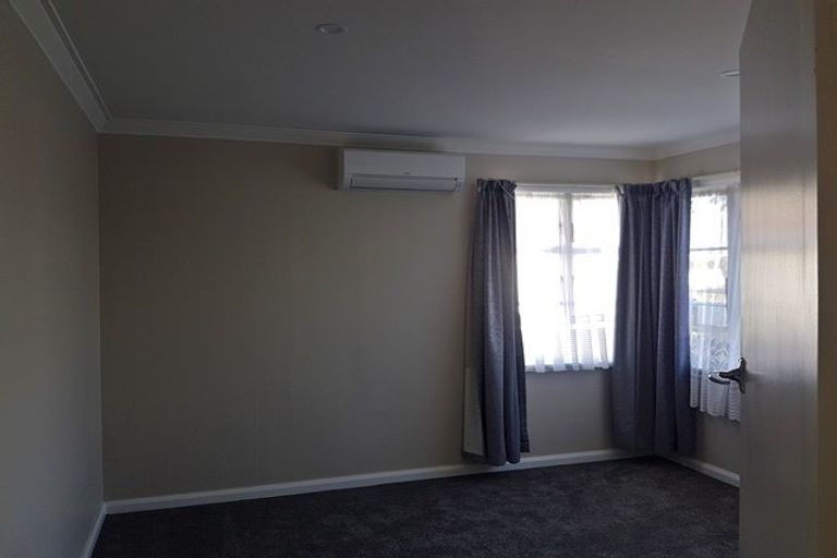 Photo of property in 17 Botanical Road, Takaro, Palmerston North, 4412