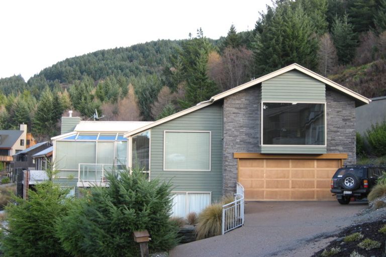 Photo of property in 2 Stone Ridge Place, Queenstown, 9300
