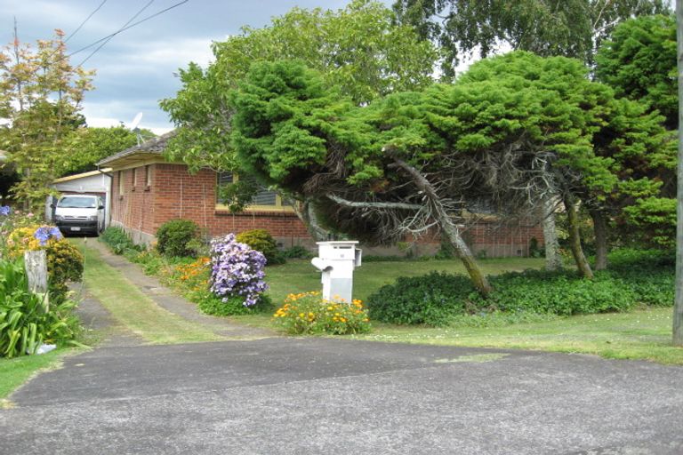 Photo of property in 13 Woodward Avenue, Mangere Bridge, Auckland, 2022