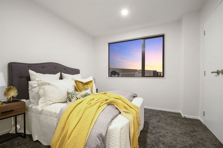 Photo of property in 2/6 Kereru Street, Henderson, Auckland, 0612