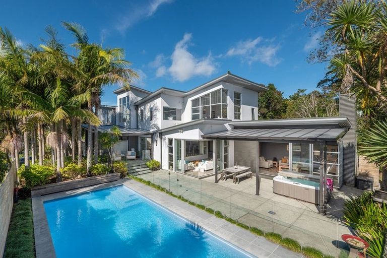 Photo of property in 2 Pounamu Avenue, Greenhithe, Auckland, 0632