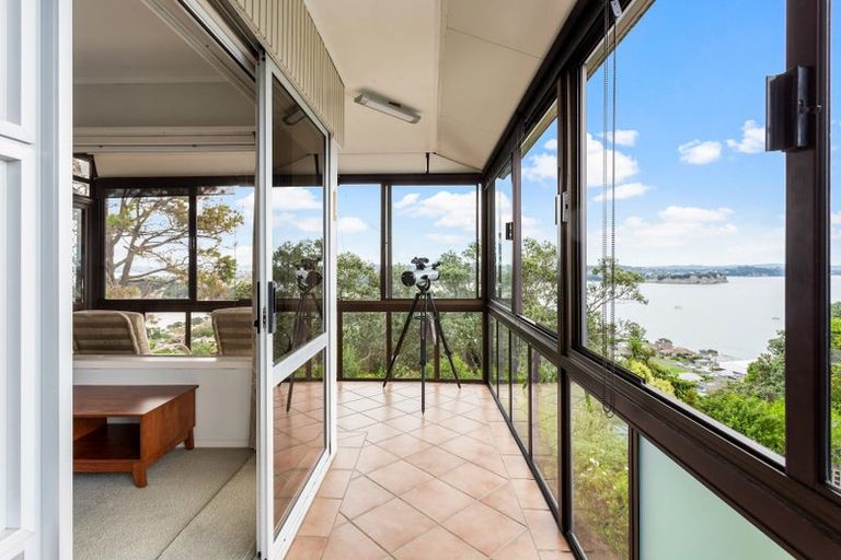 Photo of property in 23 Roberts Road, Matakatia, Whangaparaoa, 0930