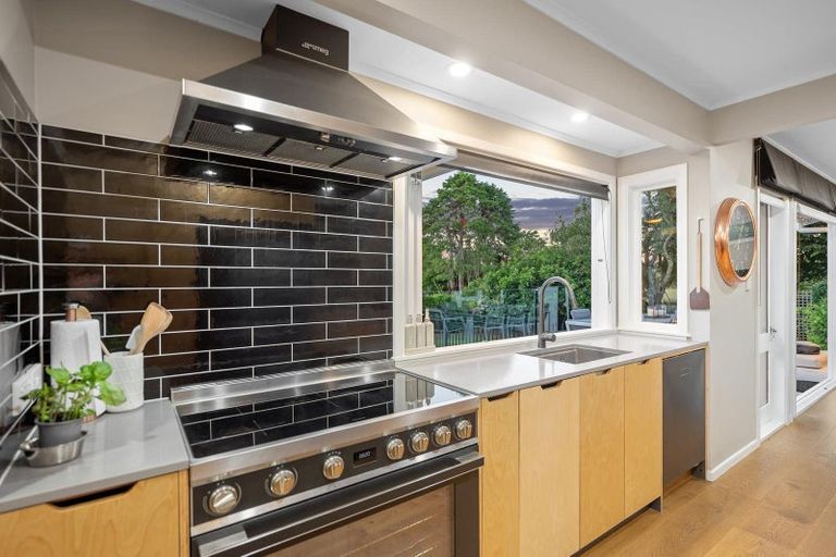 Photo of property in 47 Koraha Road, Kumeu, 0892