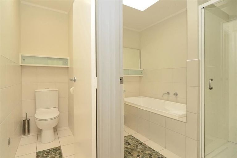 Photo of property in 27 Mcmillan Place, Mellons Bay, Auckland, 2014