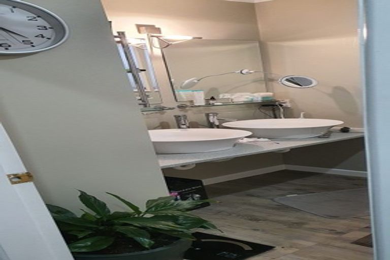 Photo of property in 33 Ernest Street, Ranui, Porirua, 5024