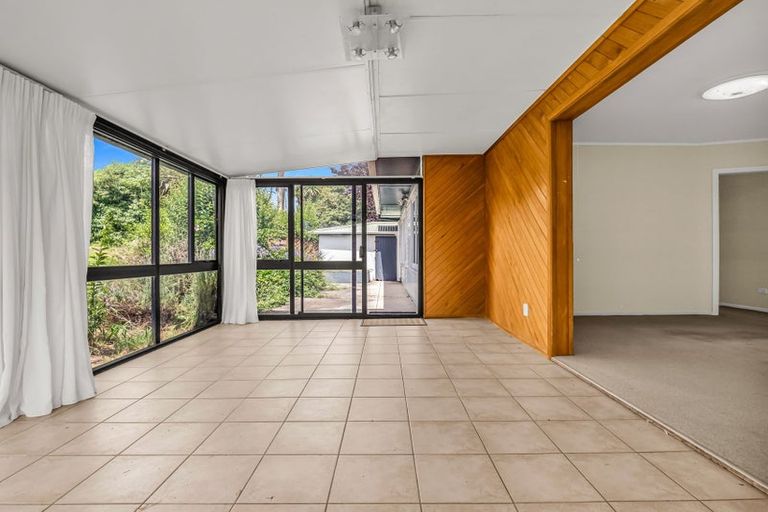 Photo of property in 10 Mackwood Place, Birkdale, Auckland, 0626