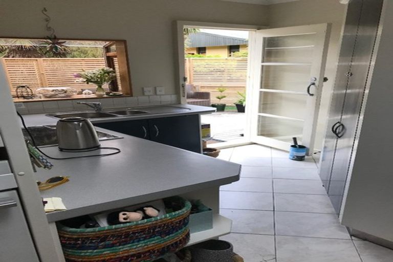 Photo of property in 84 Matatua Road, Raumati Beach, Paraparaumu, 5032