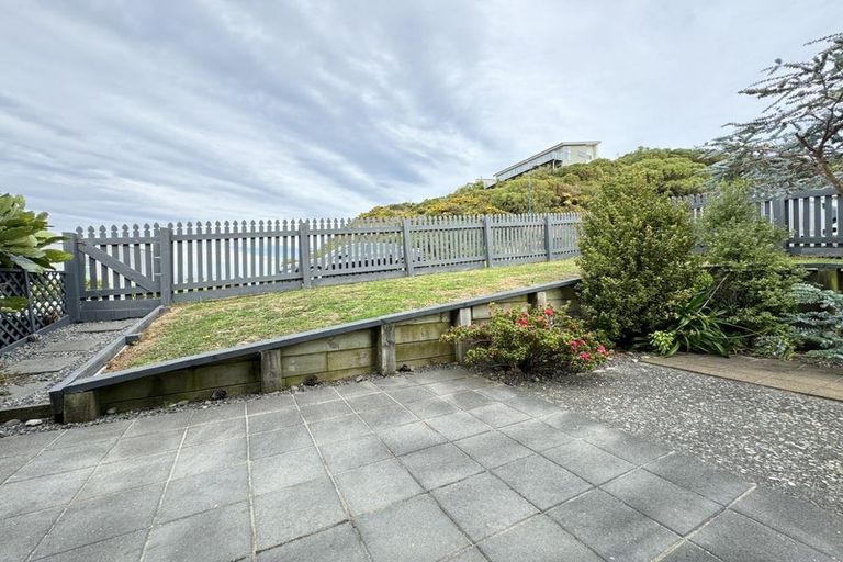 Photo of property in 61 Tamworth Crescent, Newlands, Wellington, 6037