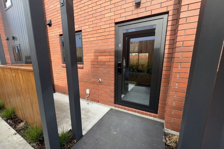 Photo of property in 4/10 Yeovil Road, Te Atatu Peninsula, Auckland, 0610