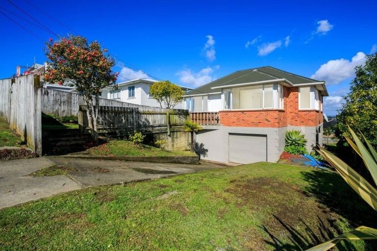 Photo of property in 660 East Coast Road, Pinehill, Auckland, 0630