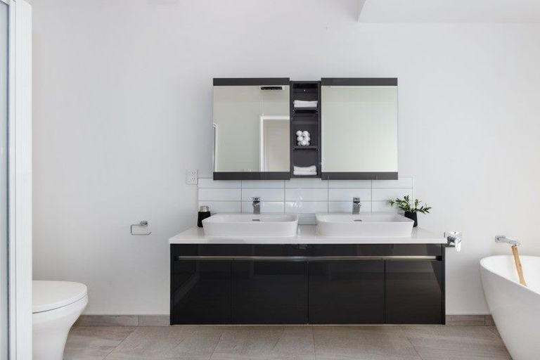 Photo of property in 18 Rifleman Lane, Paraparaumu Beach, Paraparaumu, 5032