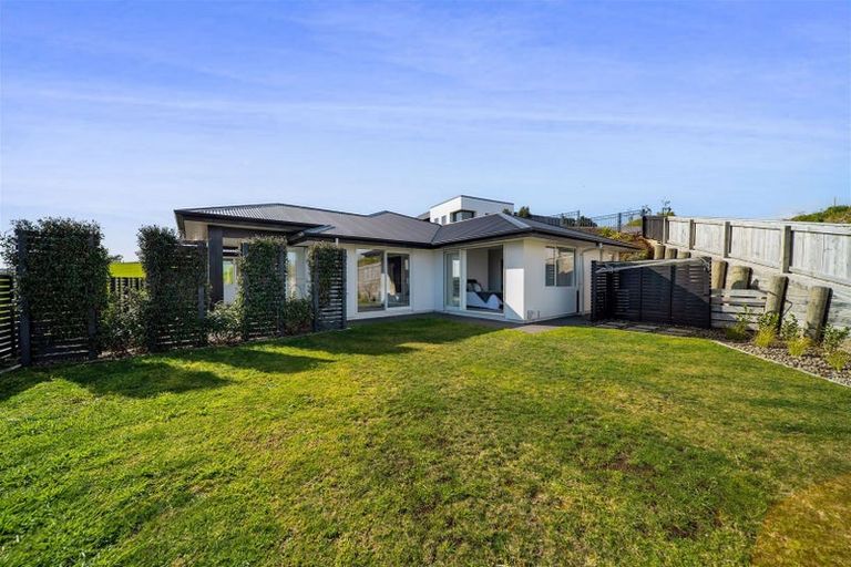 Photo of property in 4 Vardon Way, Waiwhakaiho, New Plymouth, 4312