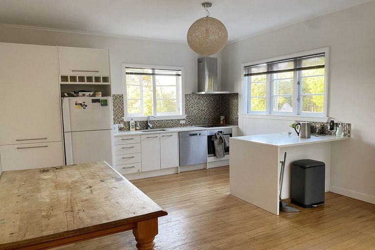 Photo of property in 80 Kaurilands Road, Titirangi, Auckland, 0604