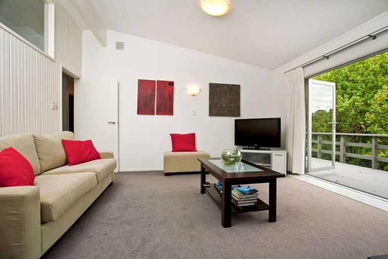 Photo of property in 79 Stott Avenue, Birkdale, Auckland, 0626