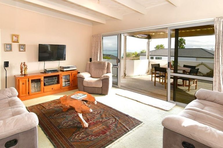 Photo of property in 1300 Whangaparaoa Road, Army Bay, Whangaparaoa, 0930