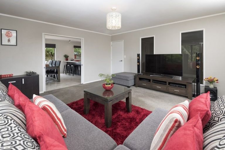 Photo of property in 2/98 Gosford Drive, Botany Downs, Auckland, 2010