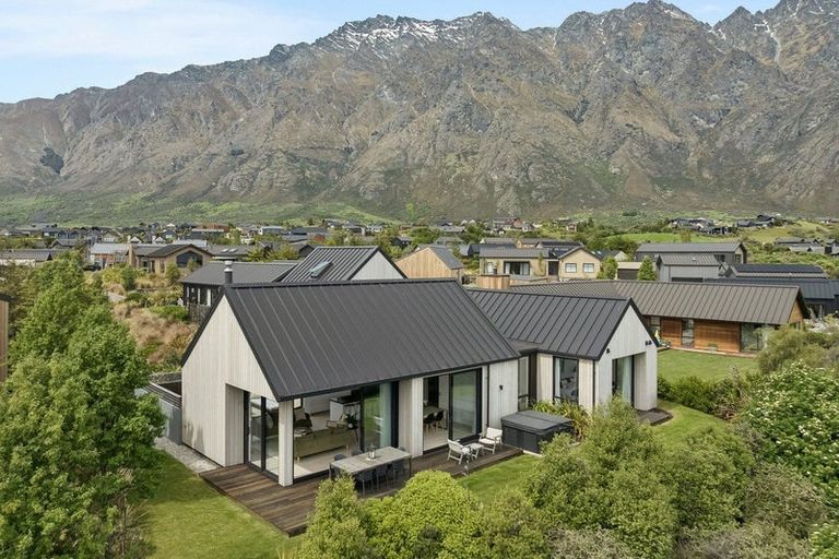 Photo of property in 1 Torridon Court, Jacks Point, Queenstown, 9371