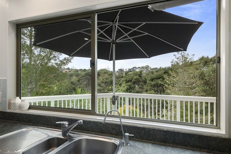 Photo of property in 44 Ravenstone Place, Chatswood, Auckland, 0626