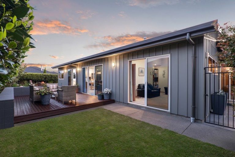 Photo of property in 8 Siding Lane, Prebbleton, 7604