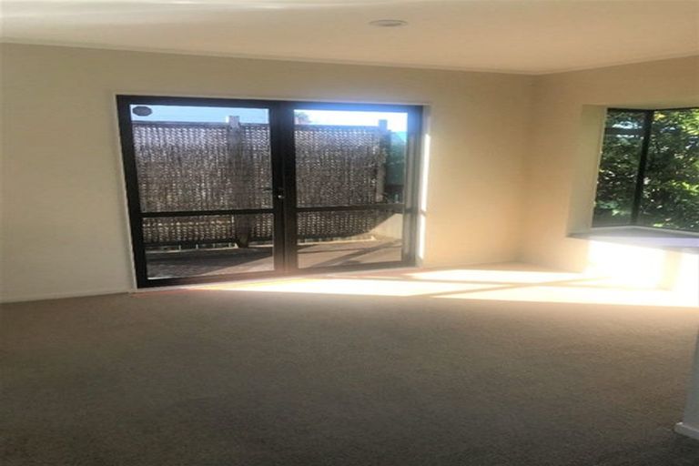 Photo of property in 1/1 Bass Street, West Harbour, Auckland, 0618
