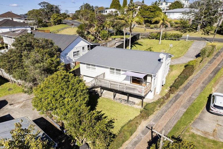 Photo of property in 1/16 Weldene Avenue, Glenfield, Auckland, 0629