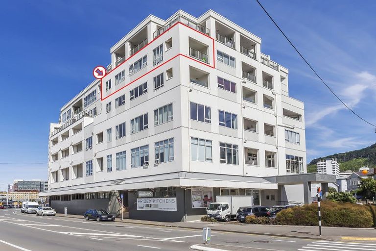 Photo of property in Stadium Garden Flats, 410/107 Thorndon Quay, Pipitea, Wellington, 6011