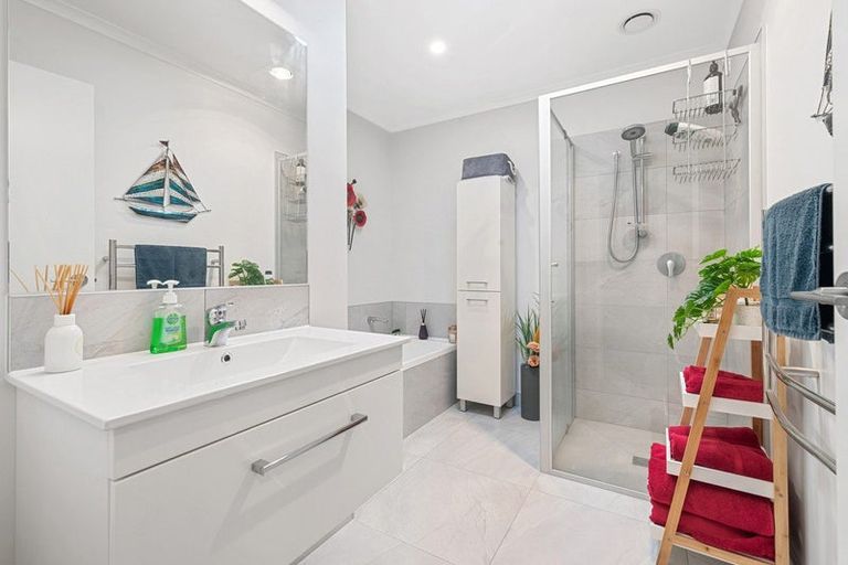 Photo of property in 14 Poutawa Lane, Clarks Beach, 2122