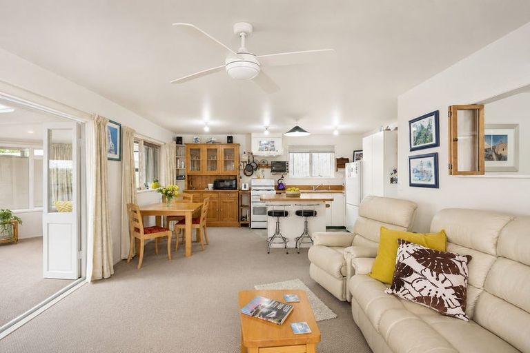 Photo of property in 4 Brian Crescent, Stanmore Bay, Whangaparaoa, 0932