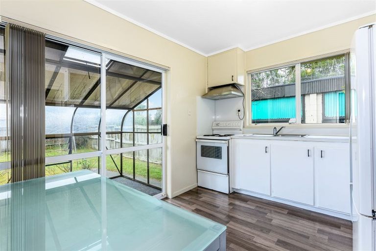 Photo of property in 2/69 Hepburn Road, Glendene, Auckland, 0602