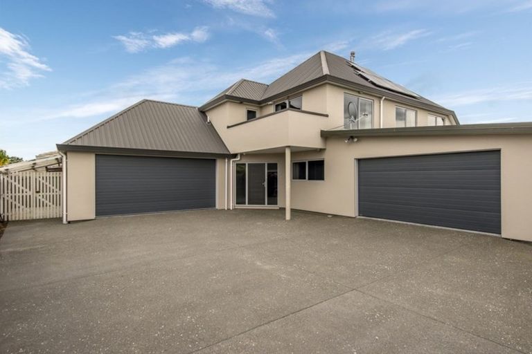 Photo of property in 7 Goodall Place, Redwood, Christchurch, 8051
